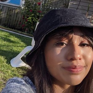 Meet your Posher, Anahi